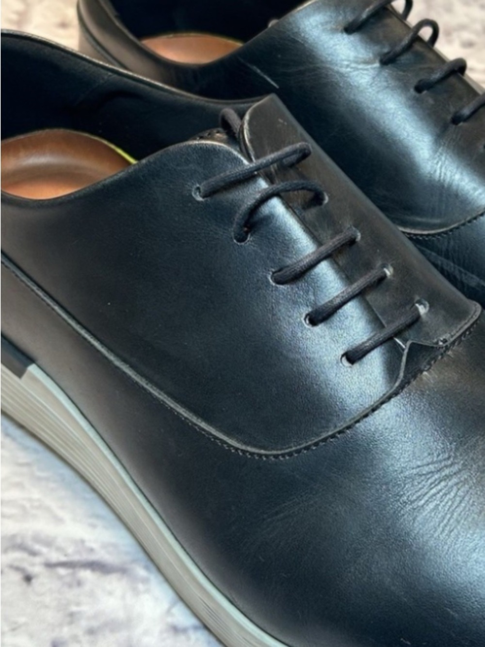 Men Black Leather  
Lightweight Sole wolf & shepherd black white crossover 10.5